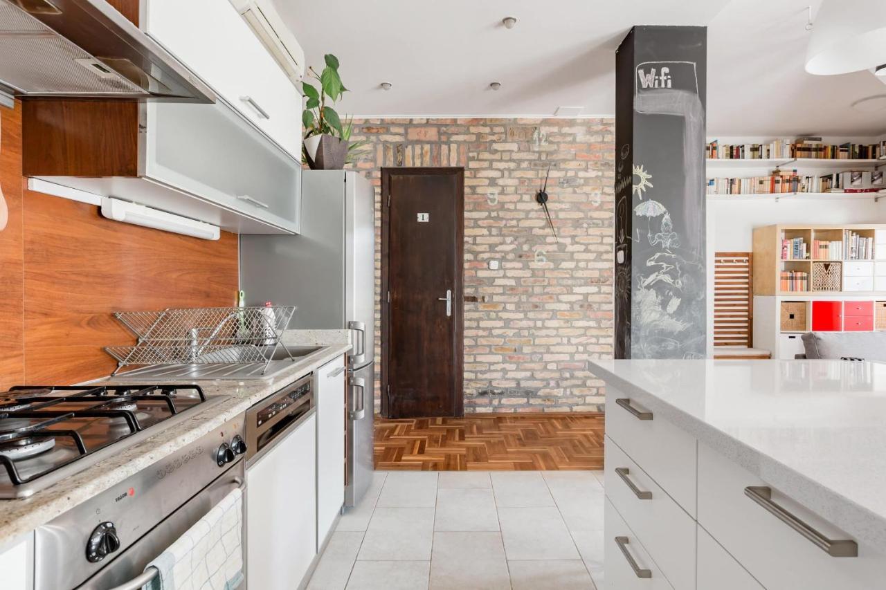 Relax Into Loft Living At A Light-Filled City Escape 布达佩斯 外观 照片
