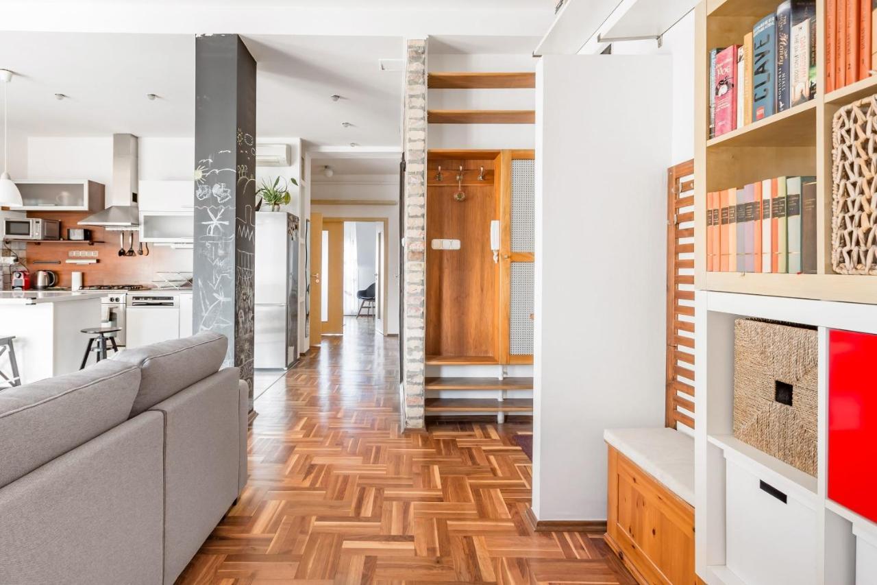 Relax Into Loft Living At A Light-Filled City Escape 布达佩斯 外观 照片