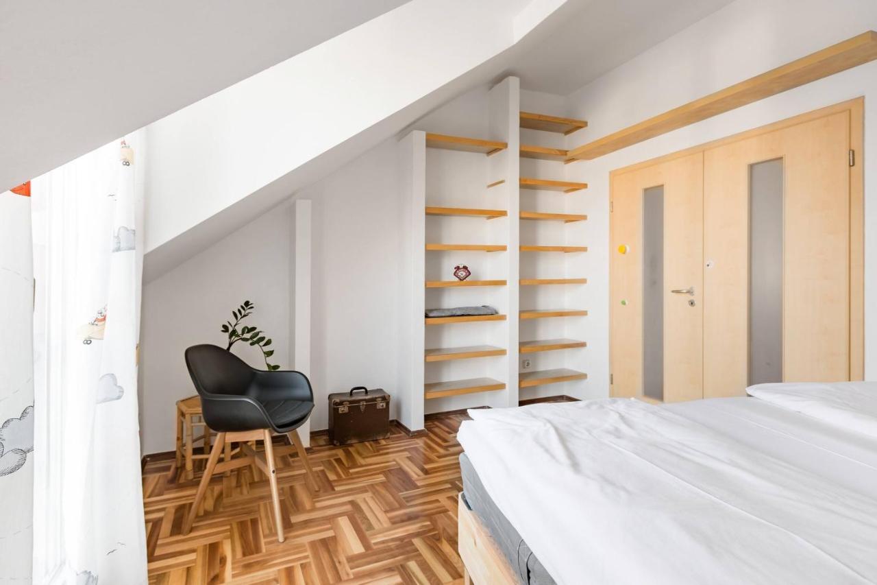 Relax Into Loft Living At A Light-Filled City Escape 布达佩斯 外观 照片