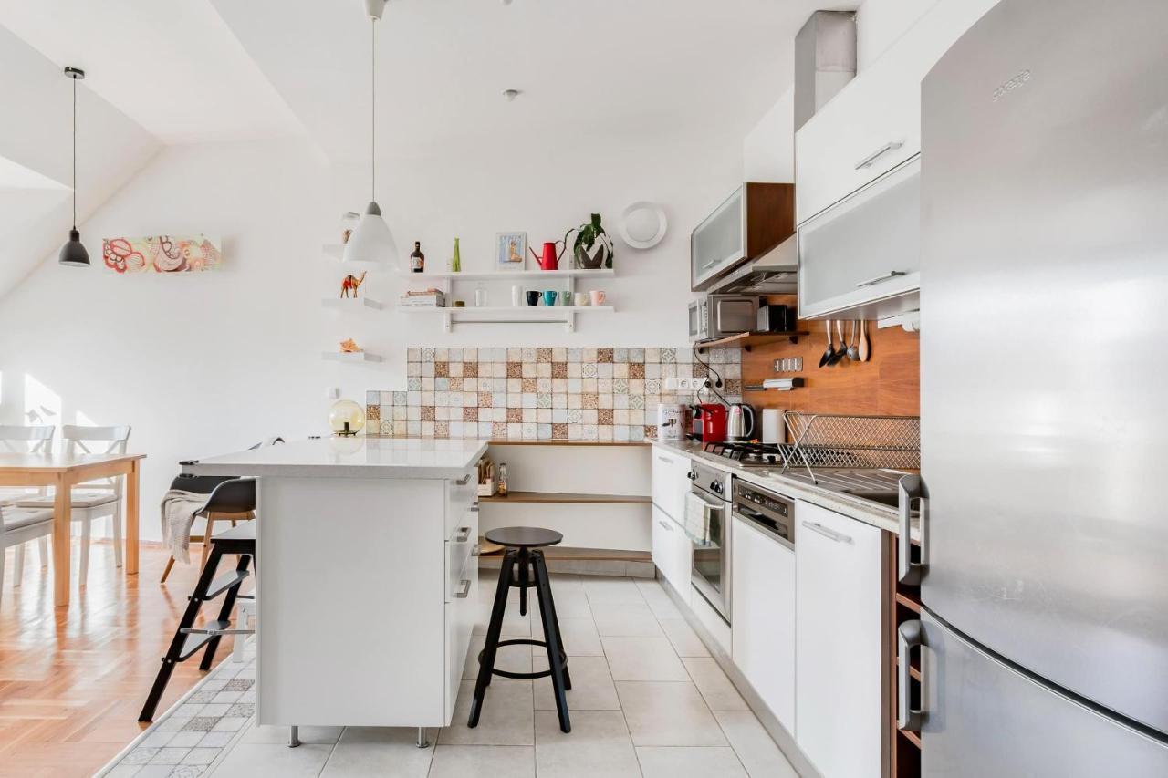 Relax Into Loft Living At A Light-Filled City Escape 布达佩斯 外观 照片