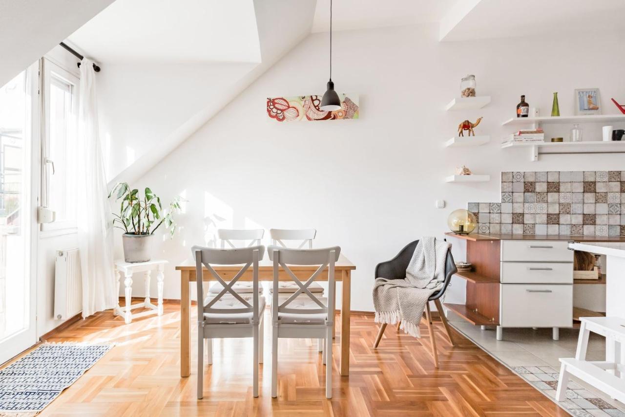 Relax Into Loft Living At A Light-Filled City Escape 布达佩斯 外观 照片