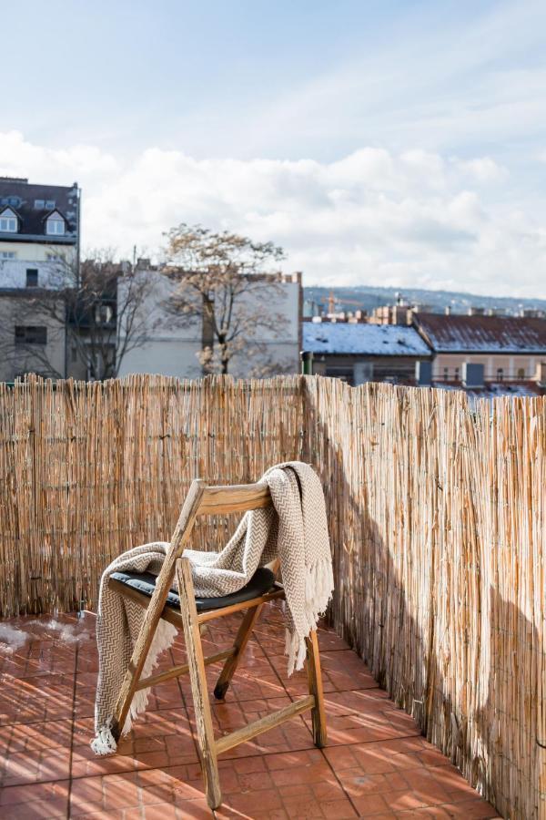 Relax Into Loft Living At A Light-Filled City Escape 布达佩斯 外观 照片