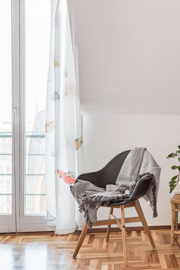 Relax Into Loft Living At A Light-Filled City Escape 布达佩斯 外观 照片