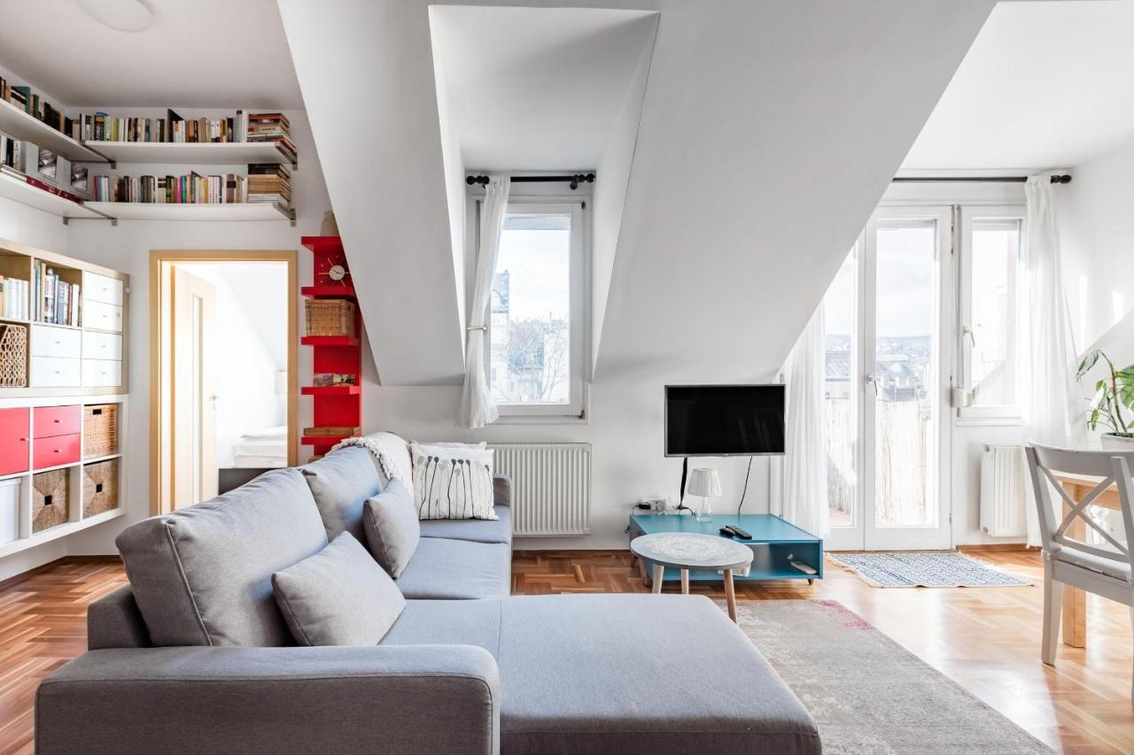 Relax Into Loft Living At A Light-Filled City Escape 布达佩斯 外观 照片