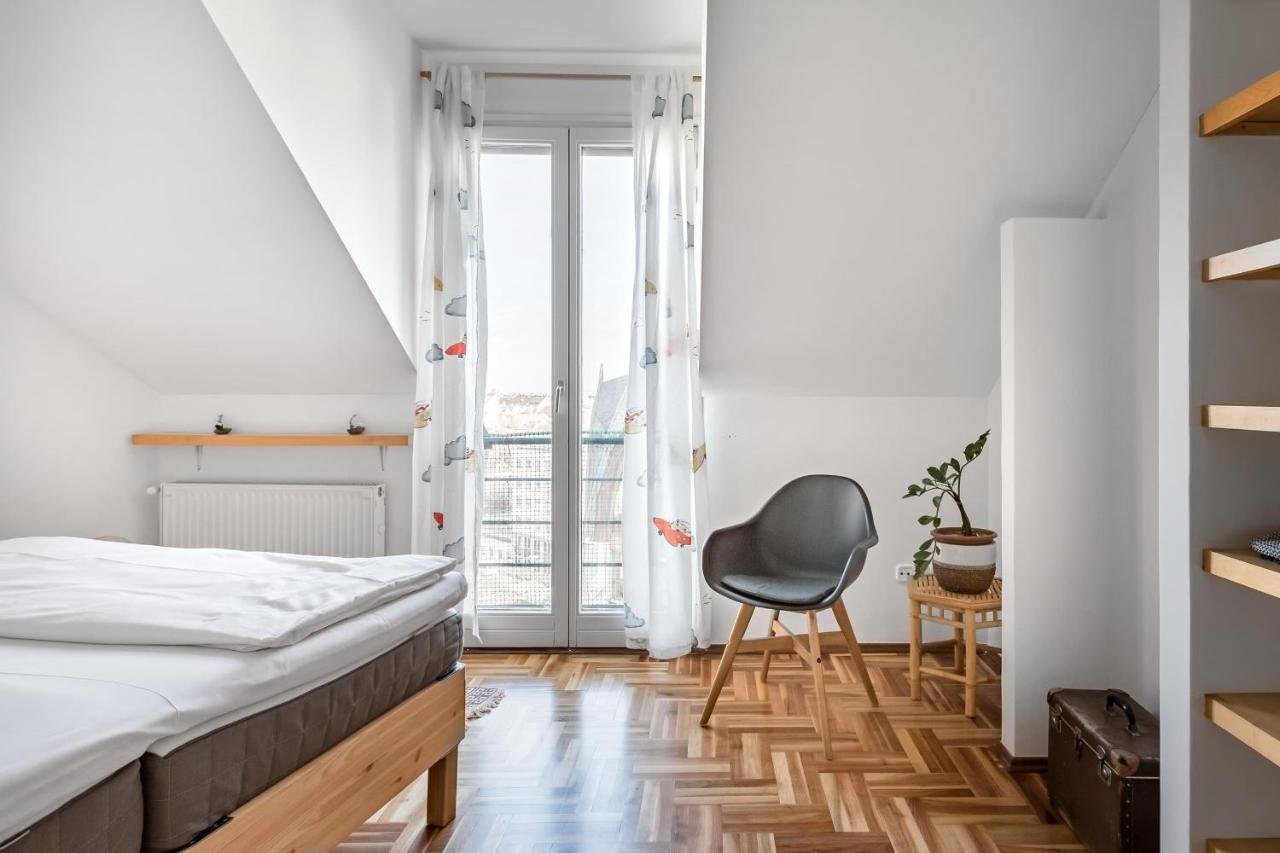 Relax Into Loft Living At A Light-Filled City Escape 布达佩斯 外观 照片
