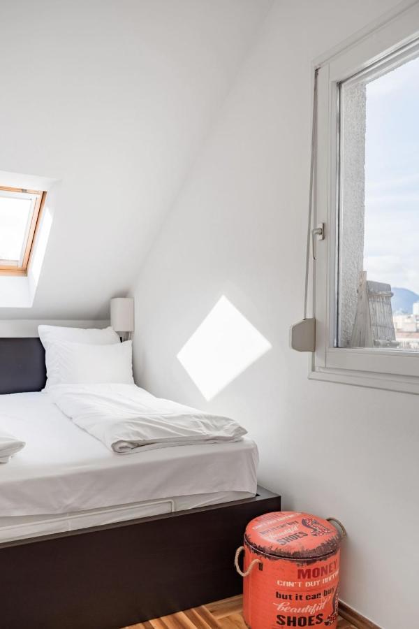 Relax Into Loft Living At A Light-Filled City Escape 布达佩斯 外观 照片