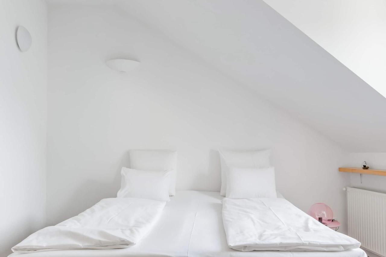 Relax Into Loft Living At A Light-Filled City Escape 布达佩斯 外观 照片