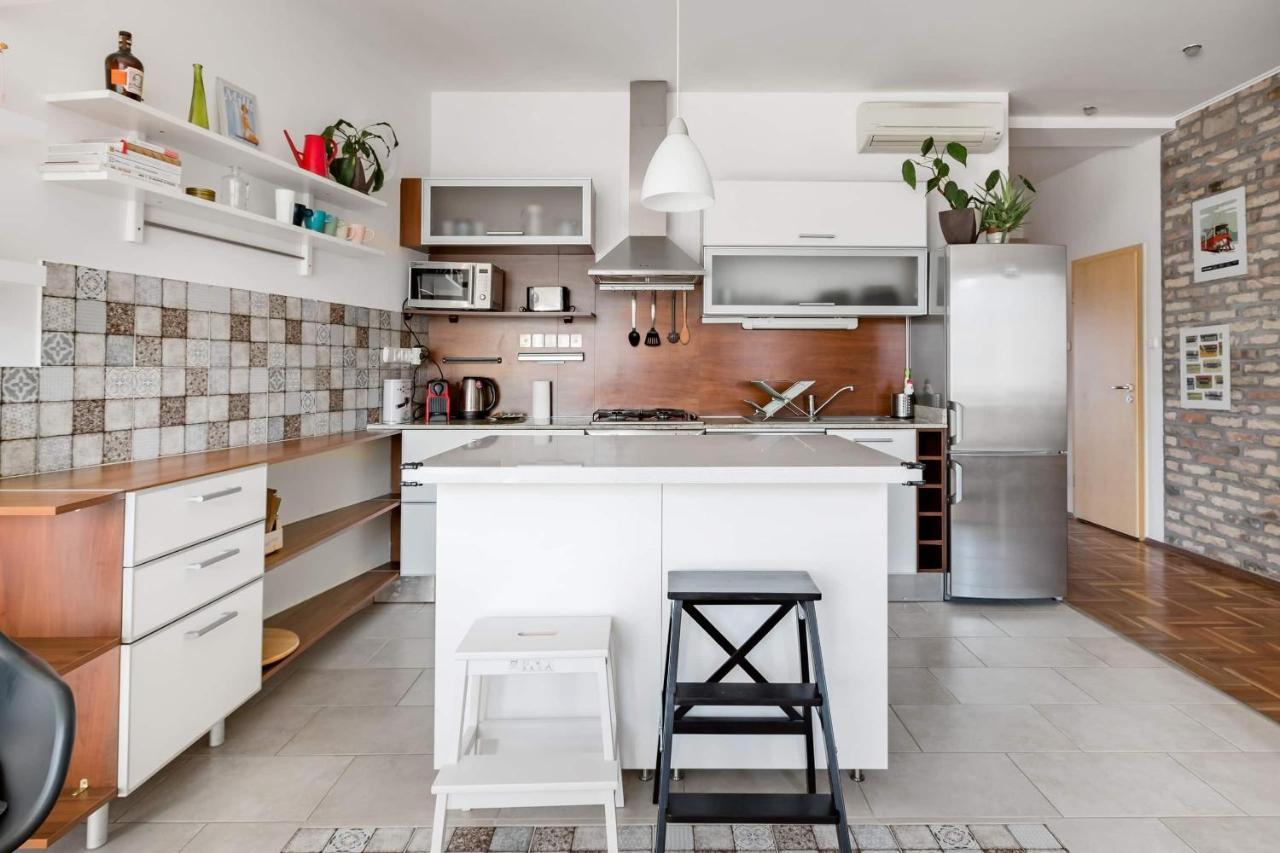 Relax Into Loft Living At A Light-Filled City Escape 布达佩斯 外观 照片